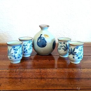 Arita Japanese Porcelain Sake Set - Tokkuri Bottle & 4 Ochoko Cups